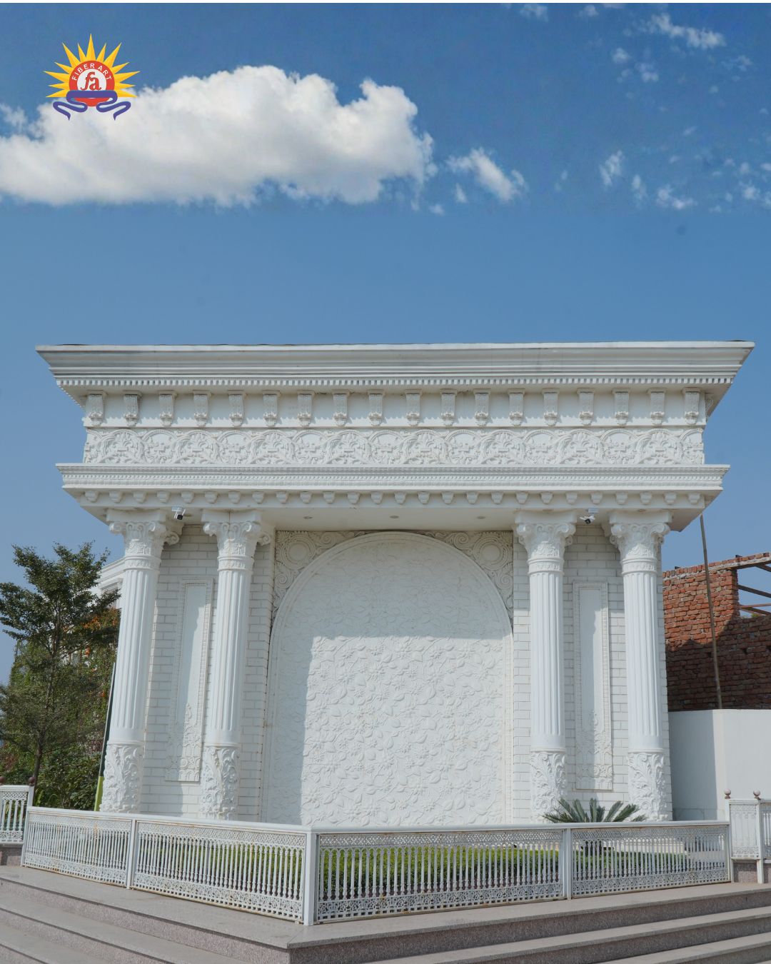 Luxury royal FRP architectural facade with classical column feature wall for banquet venues